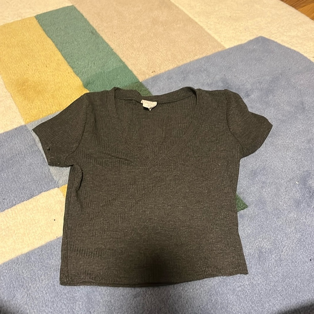 V neck tight cropped top!